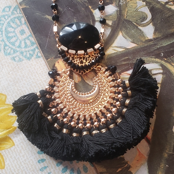 BLACK tassel Necklace - Picture 3 of 4